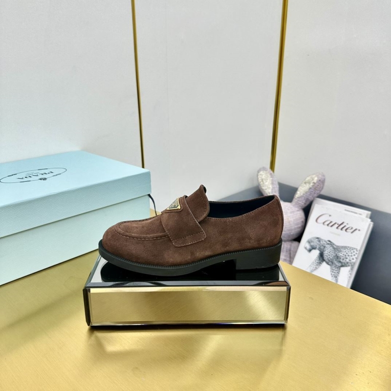 Pra*a leather shoes